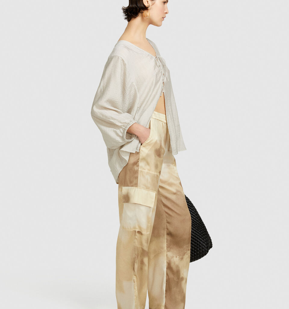 Printed satin cargos - women's regular fit trousers - Multi-color | Sisley image number 2